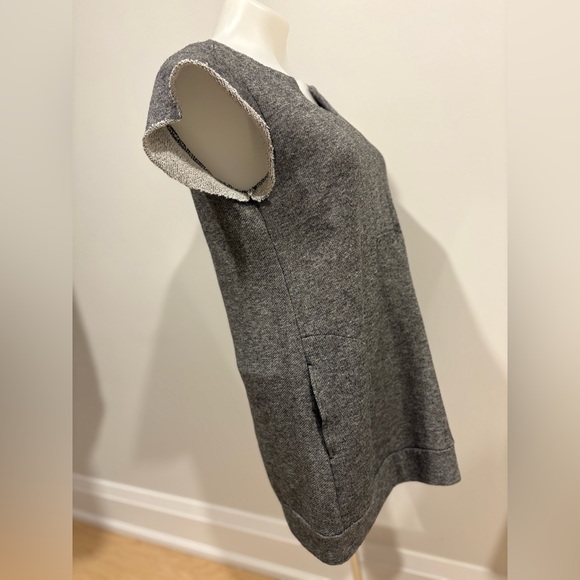 Gray Sleeveless V-Neck Dress - Picture 9 of 12